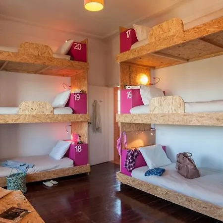 House Hostel Εστορίλ