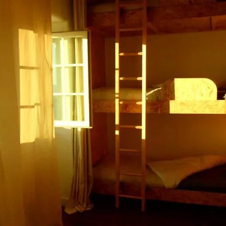 House Hostel Εστορίλ